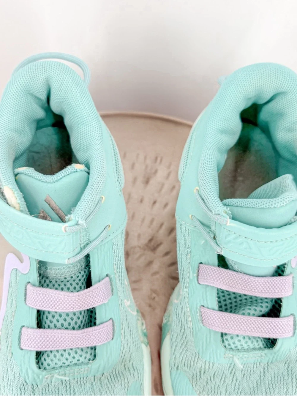 Nike Kids Sneakers in Mint with Light Purple Accents